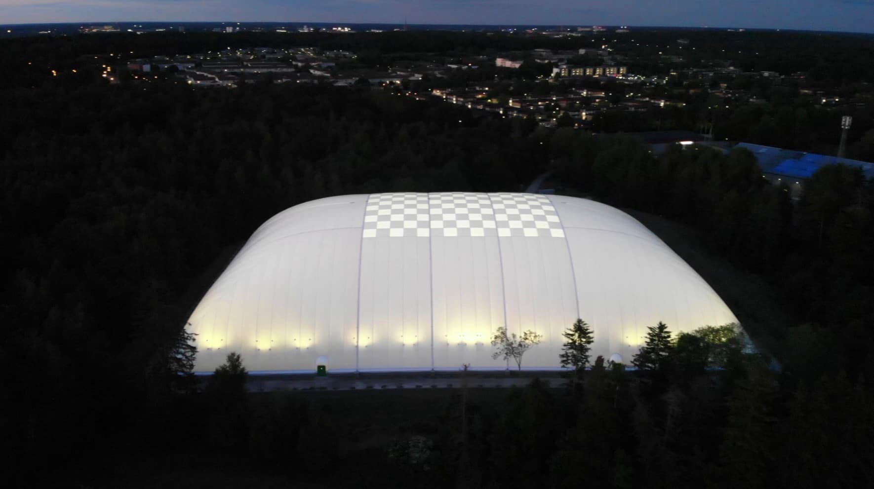 Fußballhalle — Schachbrett-Sky-Window – Sportverein, Schweden 2023